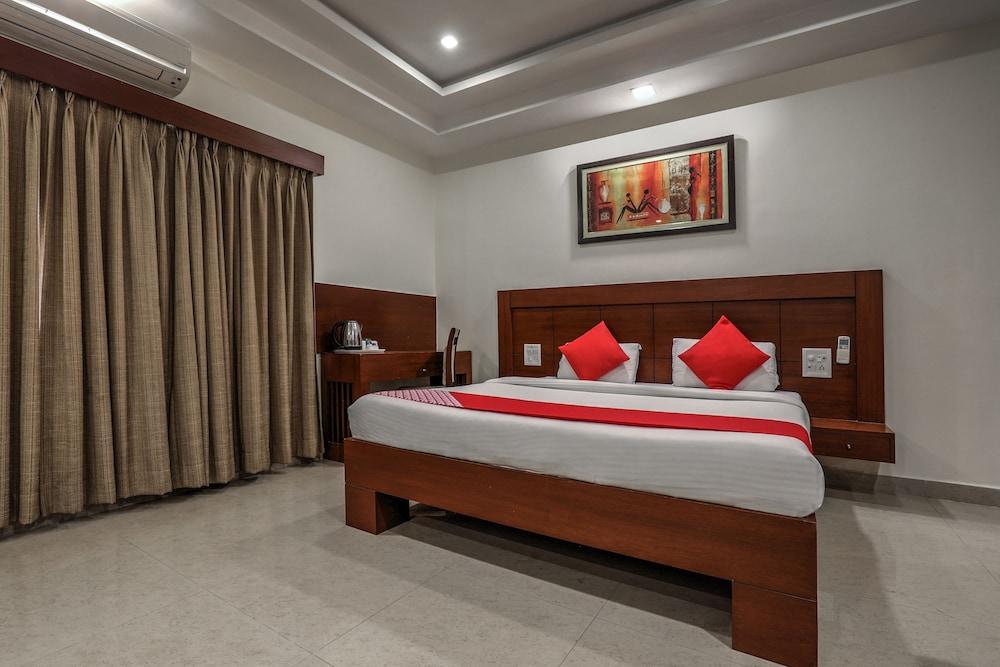 Treebo Trend Hotel Jp Plaza Nampally Hyderabad Exterior photo