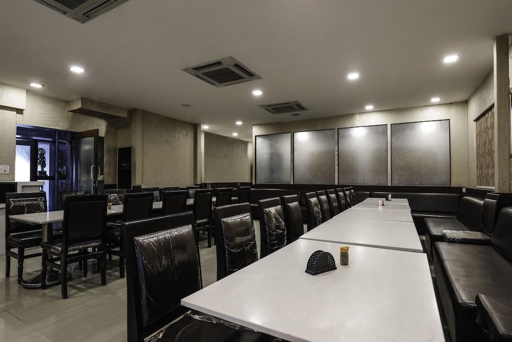 Treebo Trend Hotel Jp Plaza Nampally Hyderabad Exterior photo