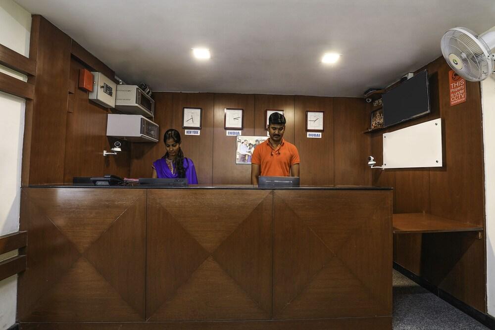 Treebo Trend Hotel Jp Plaza Nampally Hyderabad Exterior photo