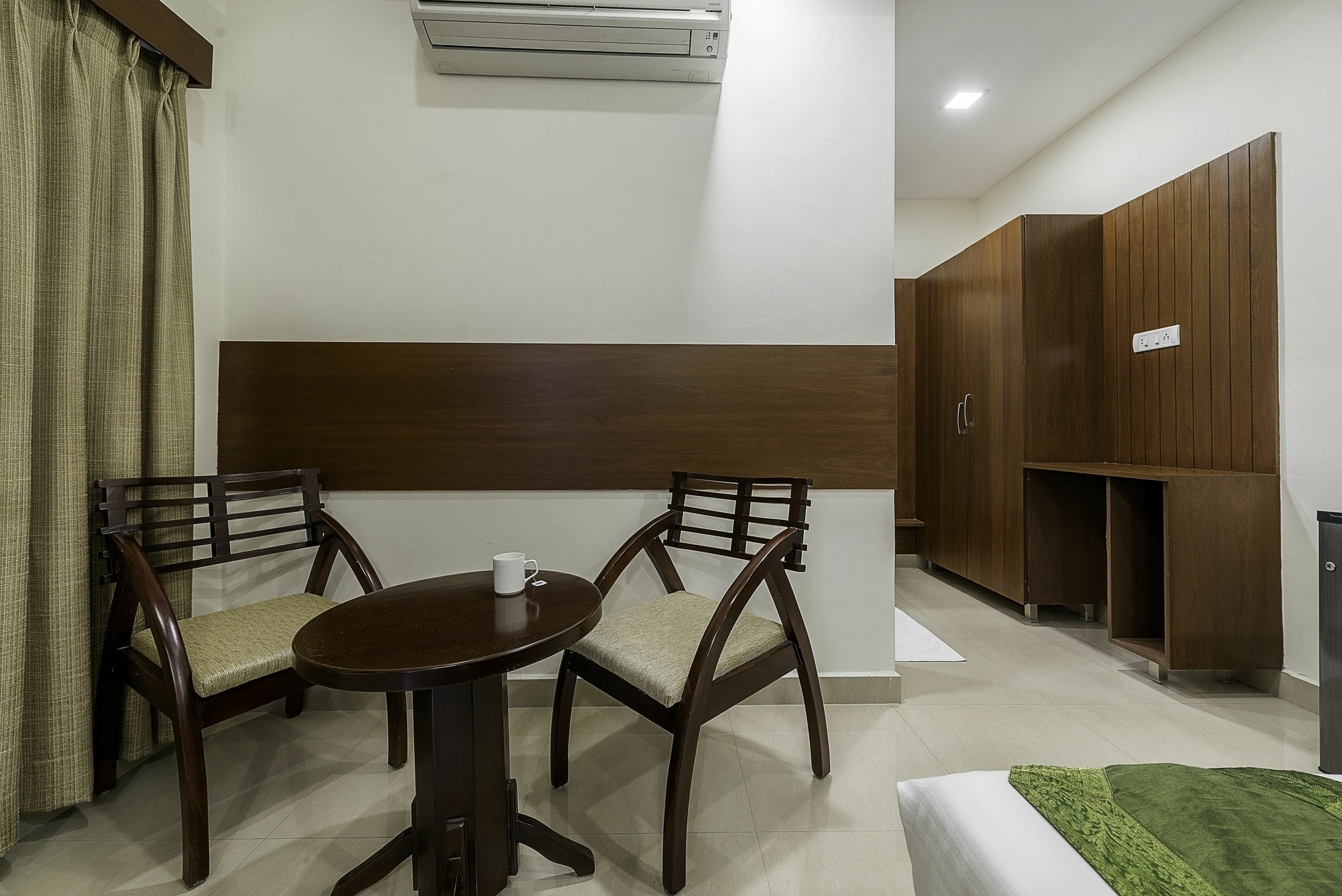 Treebo Trend Hotel Jp Plaza Nampally Hyderabad Exterior photo