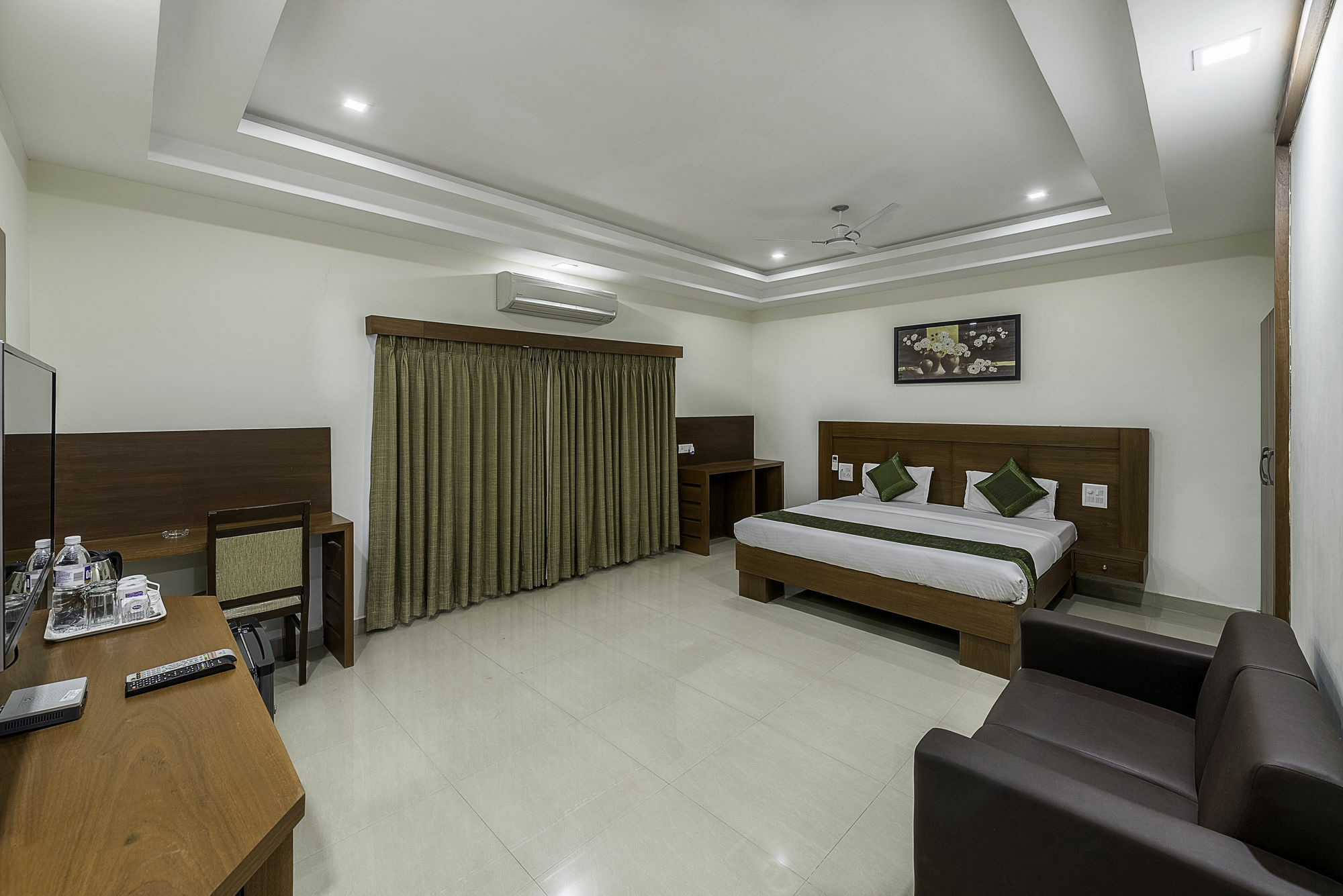 Treebo Trend Hotel Jp Plaza Nampally Hyderabad Exterior photo