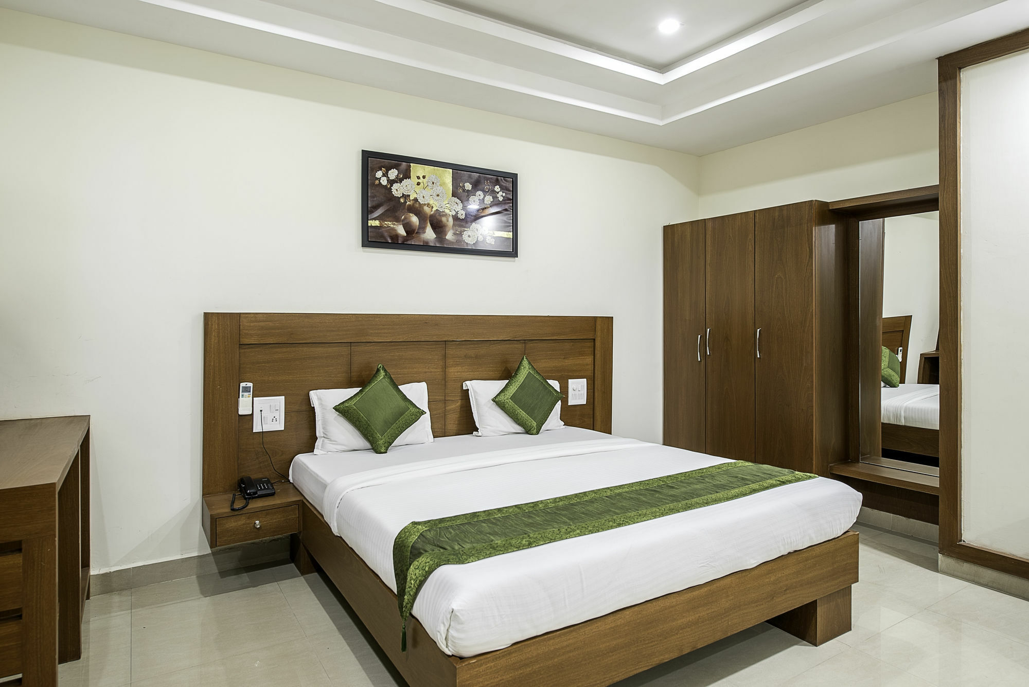Treebo Trend Hotel Jp Plaza Nampally Hyderabad Exterior photo