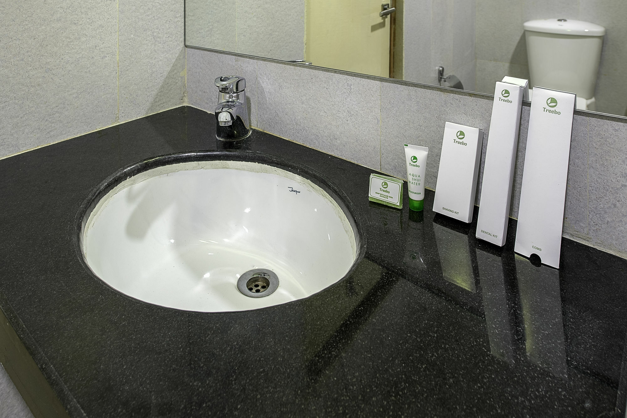 Treebo Trend Hotel Jp Plaza Nampally Hyderabad Exterior photo