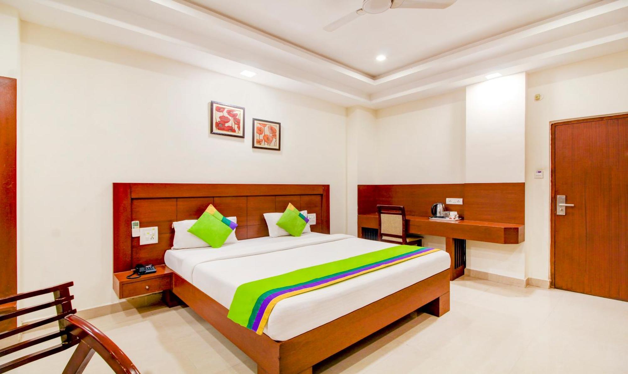 Treebo Trend Hotel Jp Plaza Nampally Hyderabad Exterior photo