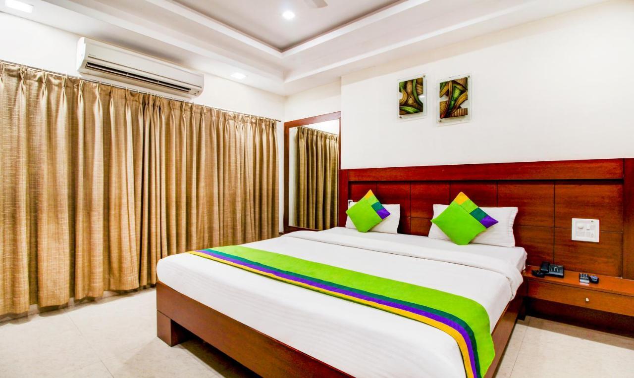 Treebo Trend Hotel Jp Plaza Nampally Hyderabad Exterior photo
