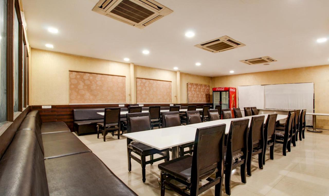 Treebo Trend Hotel Jp Plaza Nampally Hyderabad Exterior photo