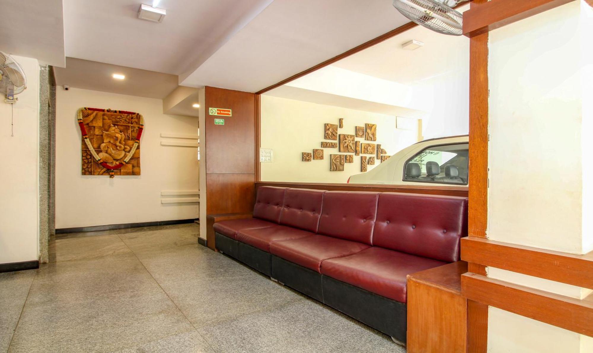 Treebo Trend Hotel Jp Plaza Nampally Hyderabad Exterior photo