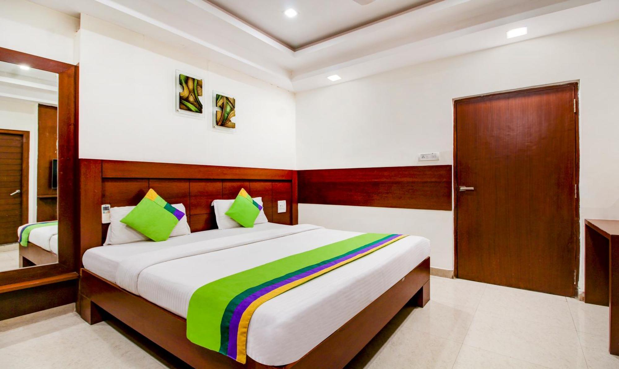Treebo Trend Hotel Jp Plaza Nampally Hyderabad Exterior photo